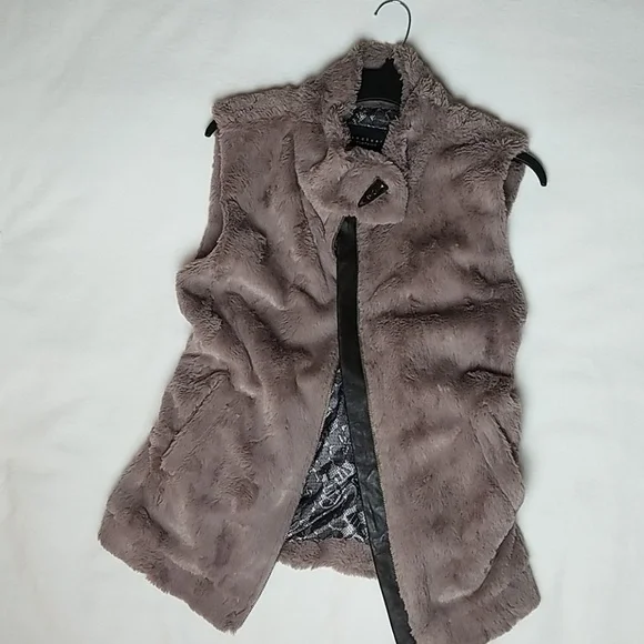 Sanctuary Faux Fur Taupe Vest - Picture 1 of 12